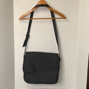 NEW YORK STYLE Classic Messenger Bag